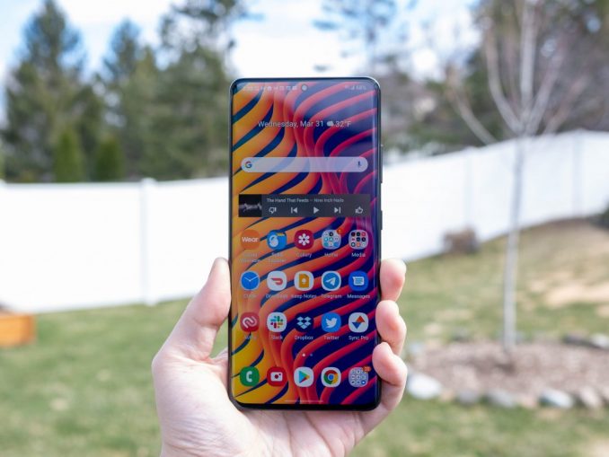 samsung-galaxy-s21-primary-backyard-100883566-orig