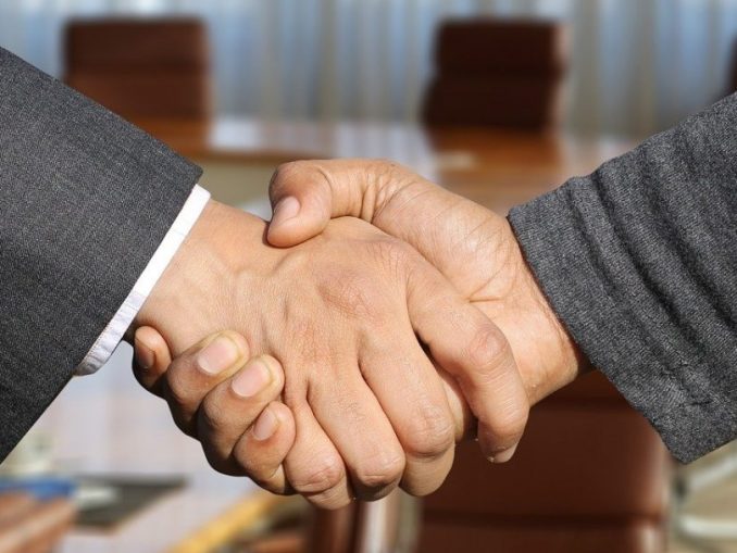 shaking-hands-3091906_1280