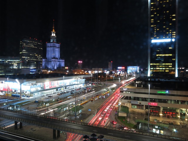smart city KI spielt eine Schlüsselrolle in den Bereichen intelligentes Parken, Smart Mobility und Smart Grids. (c) Pixabay