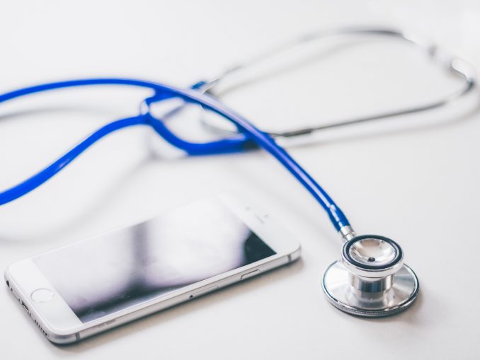 stethoscope-2617700_1920 smartphone