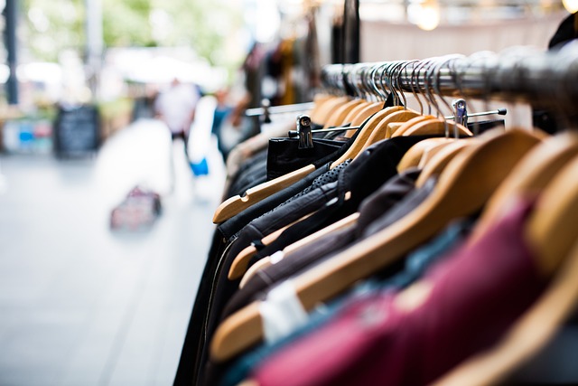 store_clothing_hangers_by_pexelsPixabay