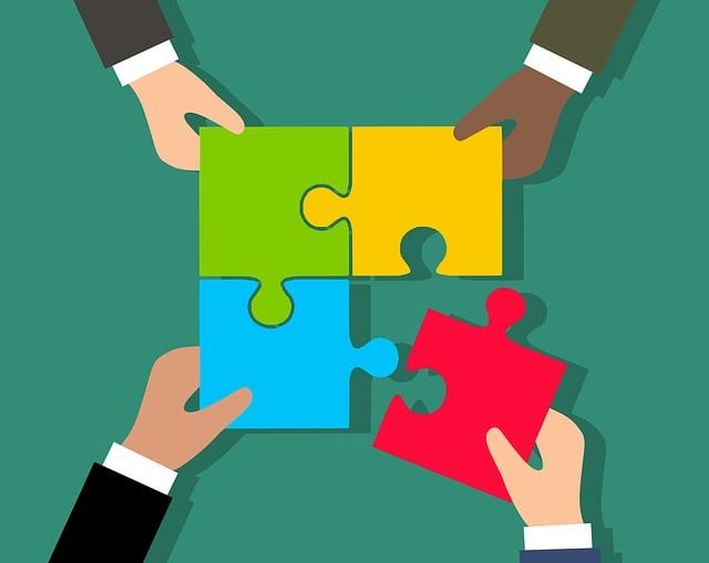 teamwork_puzzle_hands_by_mohamedhassanPixabay