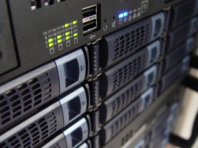 technology-1587673_1280 Das Projektziel war die Serverlandschaft durch neue, zentrale und flexible Server- und Storagesysteme abzulösen. (c) pixabay