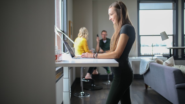 thestandingdesk-1tBgXbyn-5I-unsplash Nachwuchskräfte tendieren dazu, sich mit schwierigeren Übungen herauszufordern. (c) Unsplash
