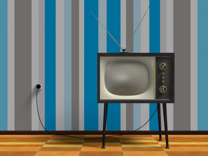 tv-2213140_1920