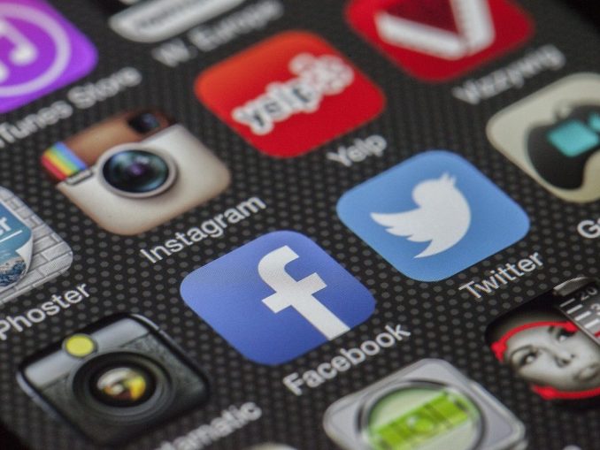 twitter-292994_1280 "Facebook ist keine gemeinnützige Veranstaltung". (c) LoboStudioHamburg – Pixabay