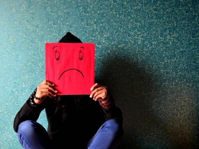 unhappy-389944_1920